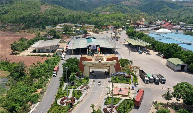 Xây dựng và phát triển hạ tầng thương mại biên giới Việt Nam - Lào