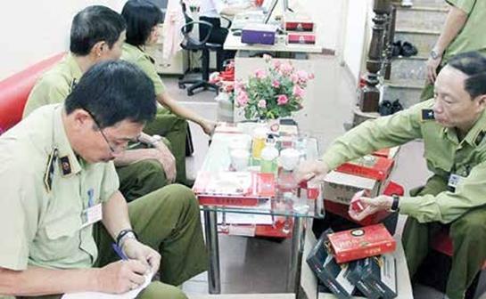 CHI CỤC QUAN LÝ THỊ TRƯỜNG HÀ NỘI:  Phát hiện, kiểm tra vụ mỹ phẩm không rõ nguồn gốc và vi phạm trong kinh doanh thương mại điện tử