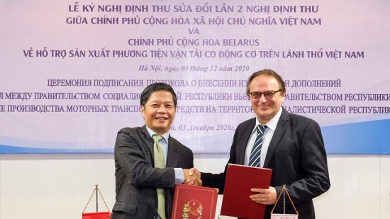 Lễ ký Nghị định thư sửa đổi lần 2 Nghị định thư giữa Chính phủ Việt Nam và Chính phủ Cộng hòa Belarus về hỗ trợ sản xuất phương tiện vận tải có động cơ trên lãnh thổ Việt Nam