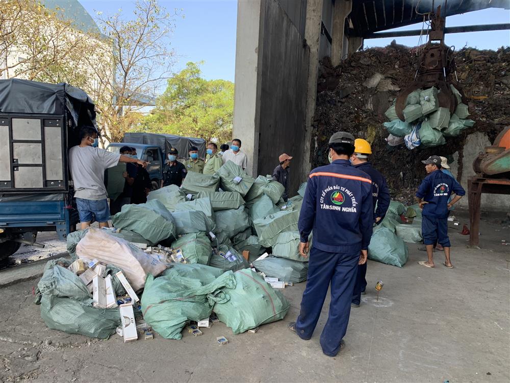 Kiên Giang: Giám sát tiêu hủy gần 122.000 gói thuốc lá ngoại nhập lậu