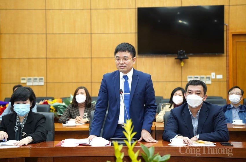 T&acirc;n Ph&oacute; Tổng Bi&ecirc;n tập B&aacute;o C&ocirc;ng Thương Nguyễn Văn Minh ph&aacute;t biểu nhận nhiệm vụ. (Ảnh: B&aacute;o C&ocirc;ng Thương)