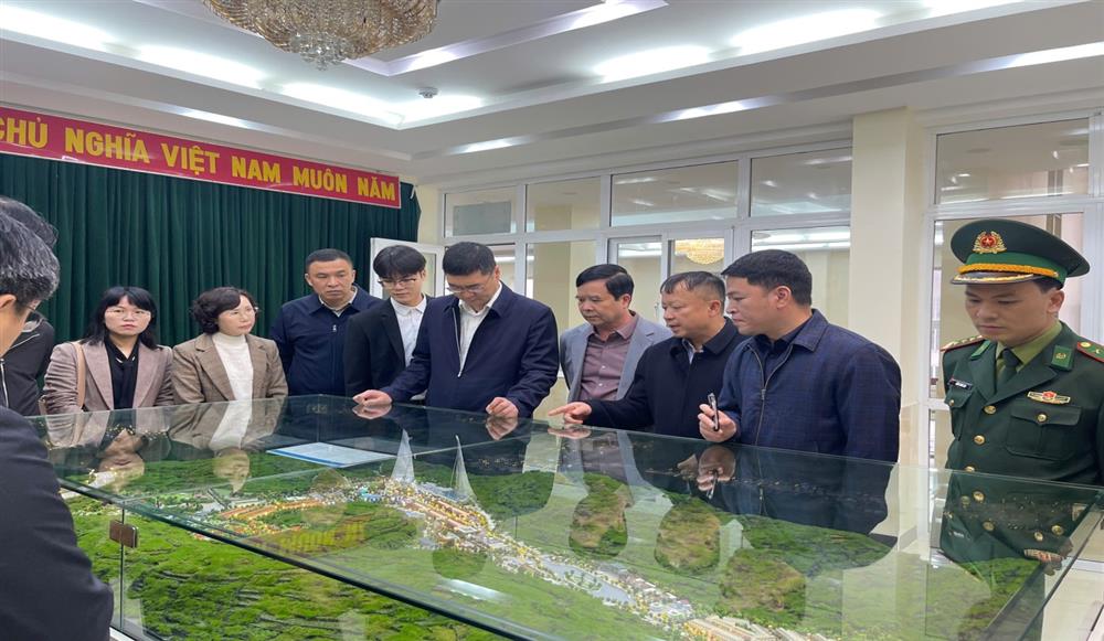 Tăng cường kết nối quản lý cửa khẩu, thúc đẩy hợp tác thương mại – du lịch Việt – Trung