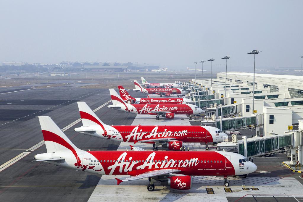 http://thuonggiaonline.vn/upload/dieuhang/2019/sep/23-28/AirAsia_fleet_-Charles-PertweeBloomberg-Kuala-Lumpur-International-Airport.jpg