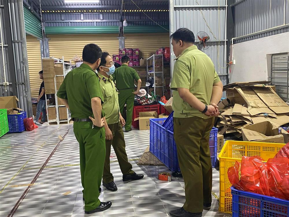 Triệt phá kho hàng lậu hàng ngàn sản phẩm tại Nam Định