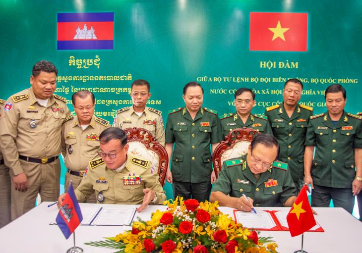 Đẩy mạnh công tác phối hợp bảo đảm an ninh trật tự biên giới Việt Nam - Campuchia
