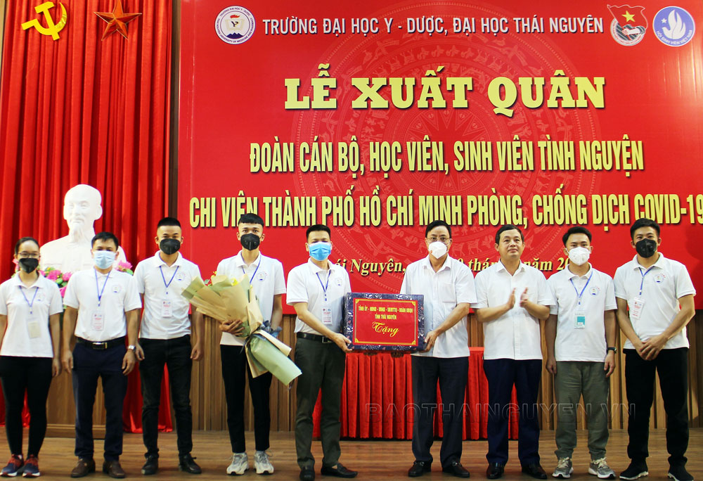 Lễ xuất quân đoàn cán bộ, học viên, sinh viên tình nguyện trường Đại học Y – Dược Thái Nguyên lên đường chi viện cho thành phố Hồ Chí Minh chống dịch COVID-19