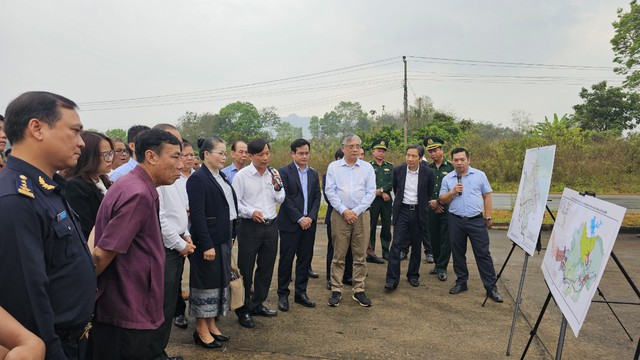 Hướng đến Khu Kinh tế thương mại xuyên biên giới chung Lao Bảo - Densavan