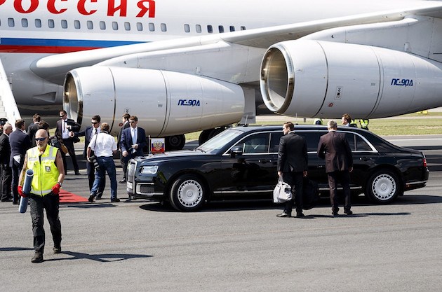 Cận cảnh 2 chuyên xa mới lần đầu hộ tống Tổng thống Nga Putin
