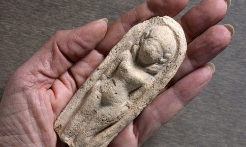 Bé trai 7 tuổi tìm thấy tượng nữ nhân 3.400 năm ở Israel