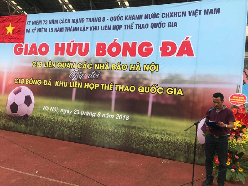 CLB bóng đá liên quân các nhà báo tại Hà Nội giao lưu bóng đá chào mừng ngày lễ lớn