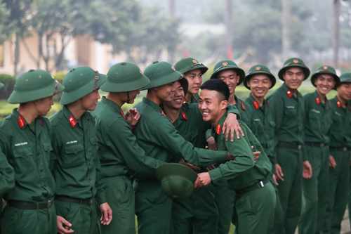 Thanh niên Hà Nội tình nguyện lên đường nhập ngũ năm 2019. Ảnh: Gia Chính