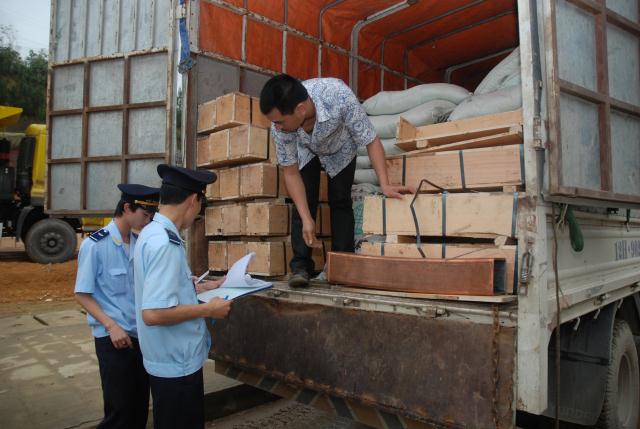 Lạng Sơn: Siết chặt kiểm tra hàng hóa nhập khẩu, chuyển khẩu tuyến đường sắt