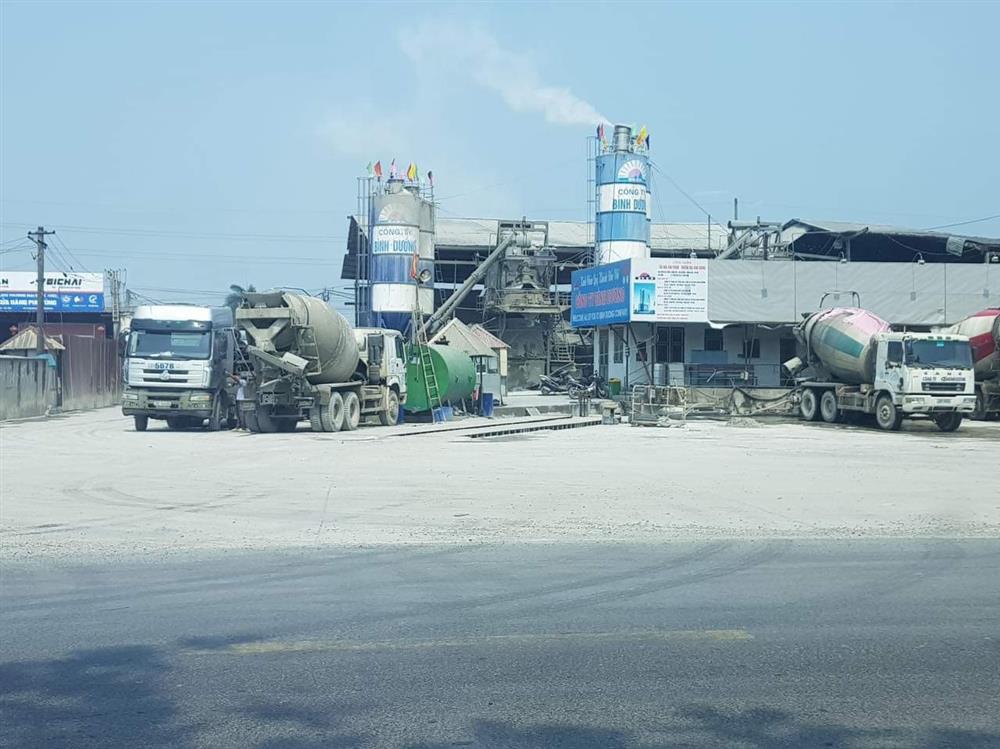 Đông Anh: Trạm trộn bê tông trái phép ngang nhiên hoạt động - xã Tiên Dương nhắm mắt chờ “quy hoạch giải toả”??