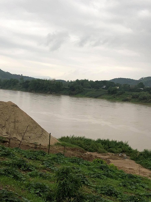 Một dải bờ sông Lô tan nát: Trách nhiệm chính quyền địa phương ở đâu?