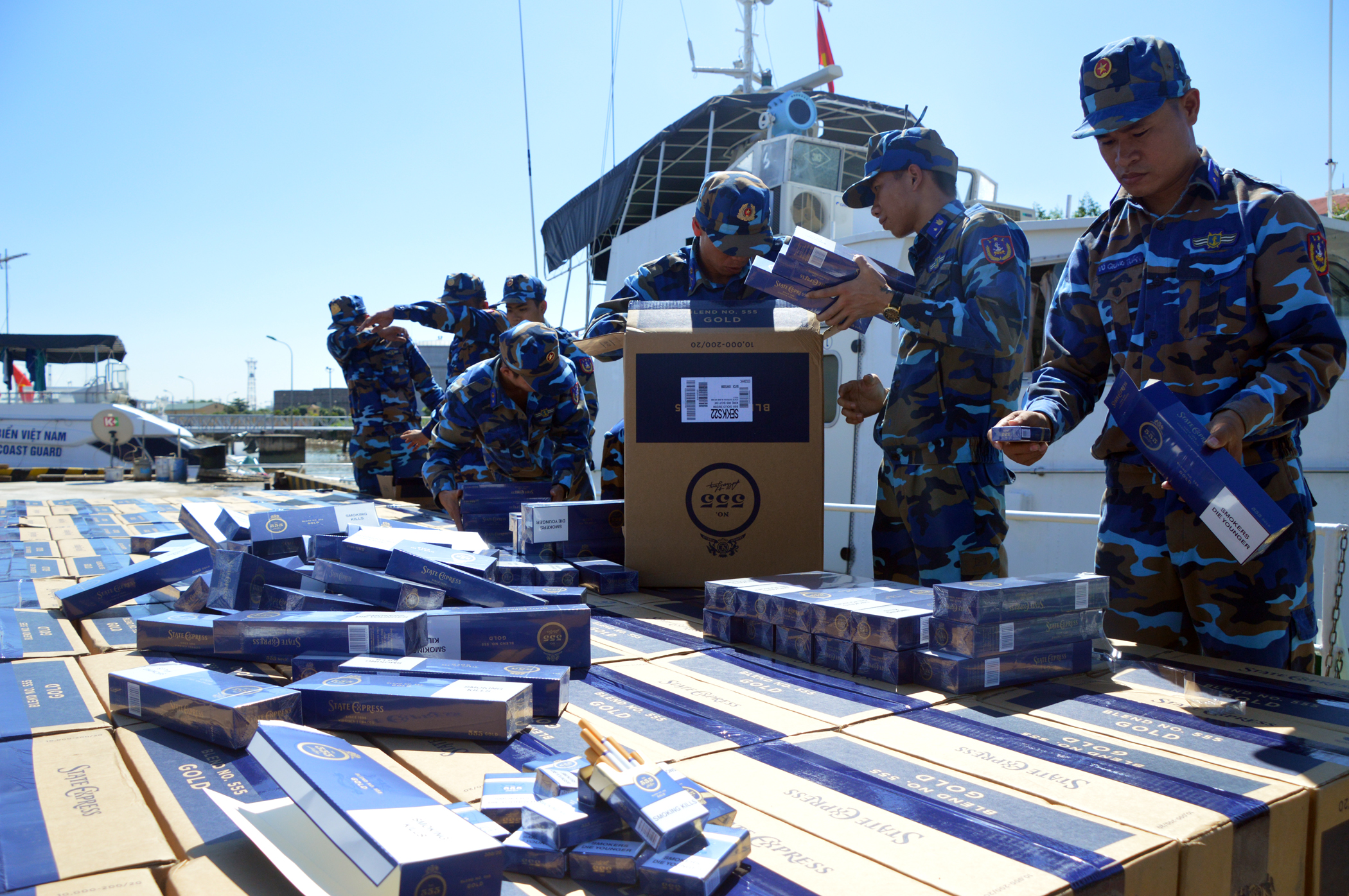 Cảnh sát biển: Bắt giữ gần 70.000 bao thuốc lá