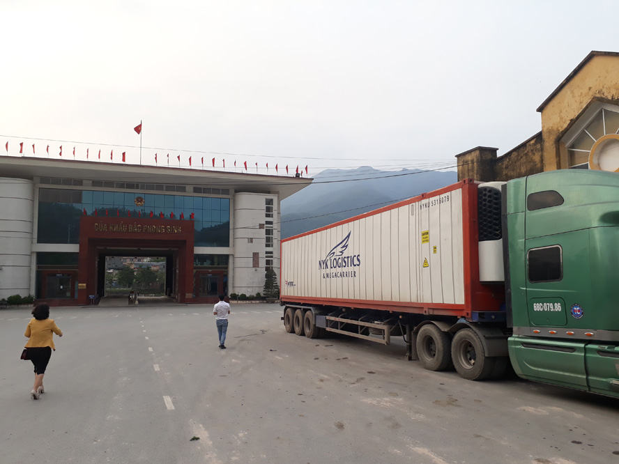 Hải quan Quảng Ninh bắt giữ nhiều vụ vận chuyển trái phép hàng vi phạm an toàn thực phẩm