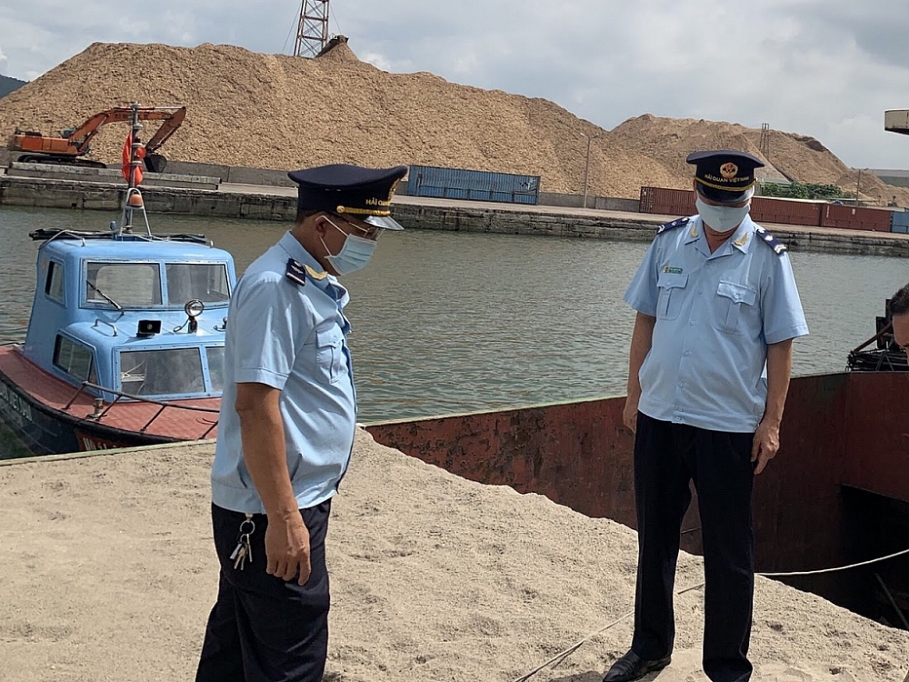 Hải quan Hòn Gai bắt giữ hơn 80 m3 cát xây dựng không giấy tờ