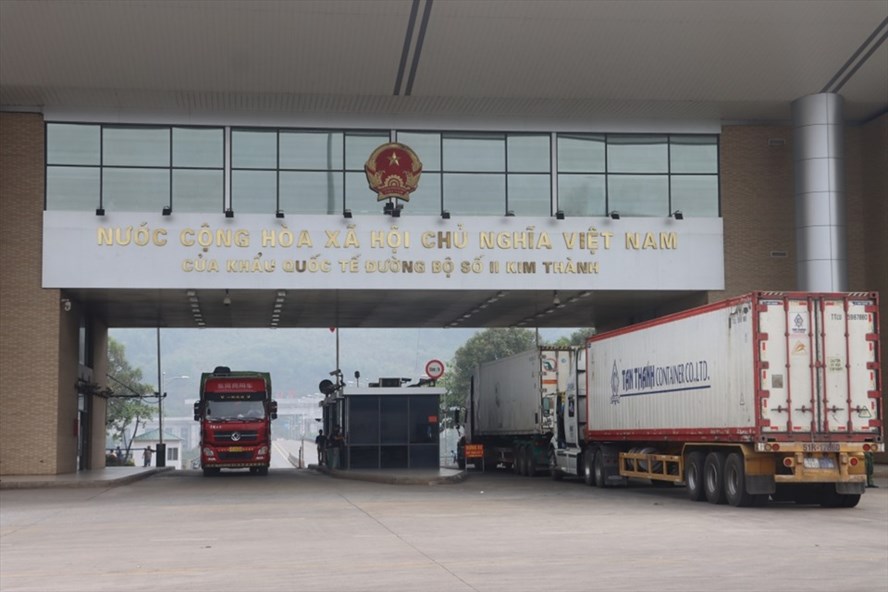 Lào Cai: Lô hàng đầu tiên gần 400 tấn hoa quả đã được xuất sang Trung Quốc tại cửa khẩu Kim Thành