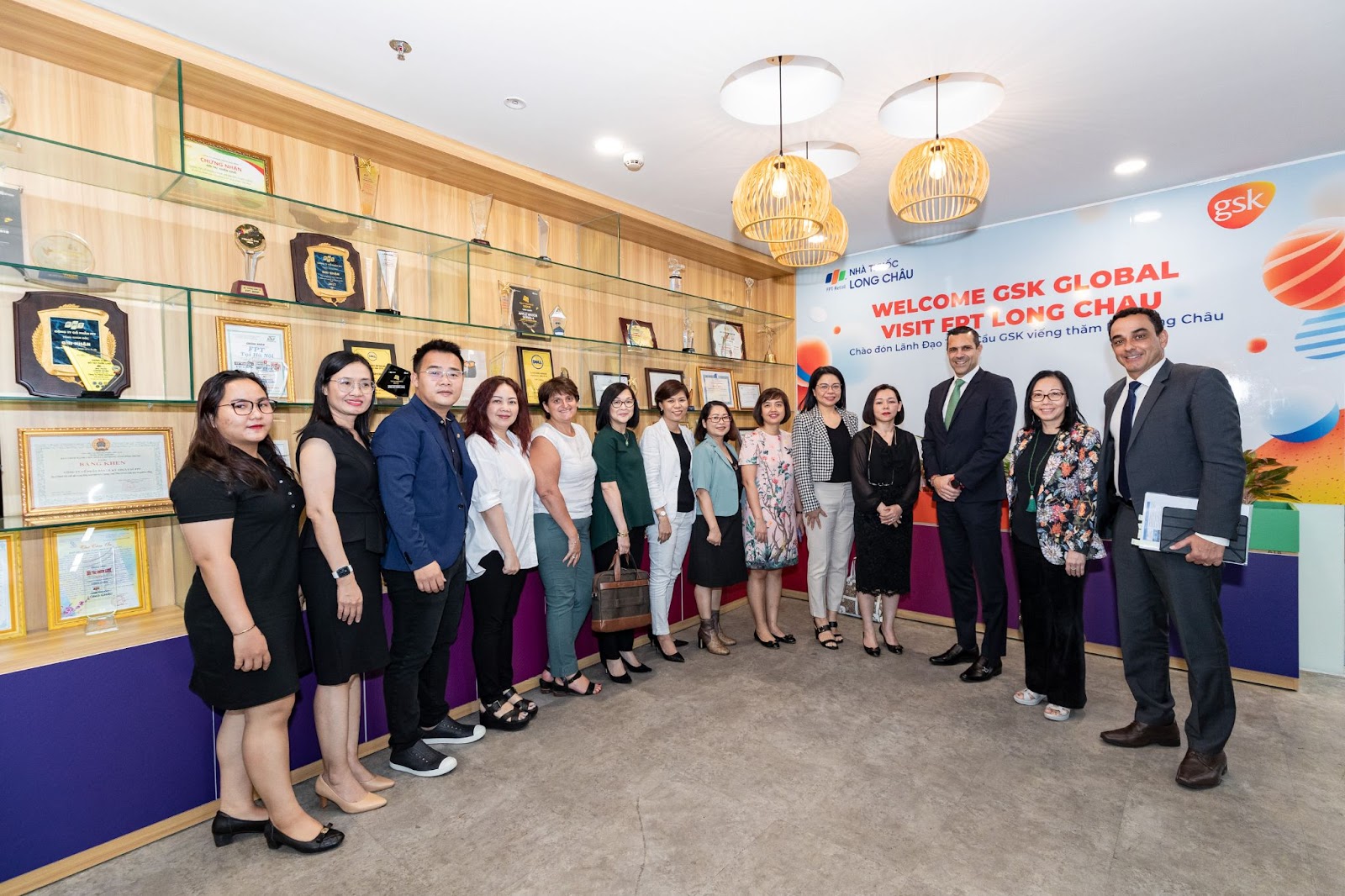 Phó Chủ tịch hãng dược hàng đầu thế giới GSK thăm và làm việc chính thức cùng FPT Long Châu