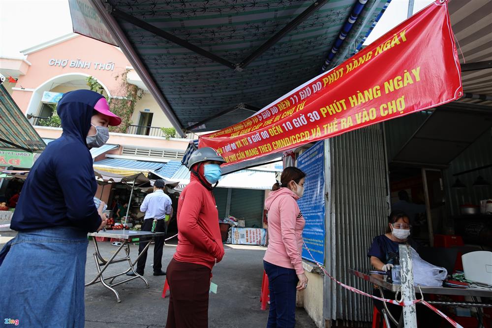 Chợ Hóc Môn hoạt động trở lại với 9 tiểu thương kinh doanh