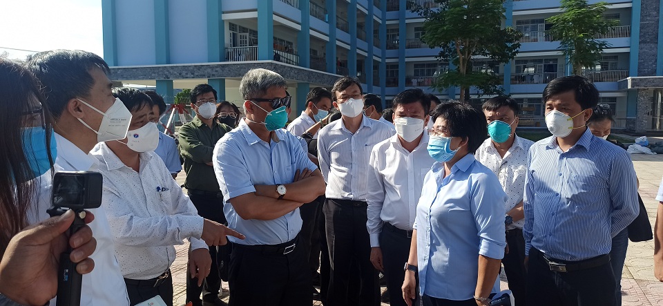 Bình Dương: Thứ trưởng Bộ Y tế Nguyễn Trường Sơn kiểm tra công tác phòng, chống dịch Covid – 19 