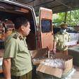 Lạng Sơn: Liên tiếp bắt 3 xe ô tô vận chuyển hàng lậu trị giá hàng trăm triệu đồng