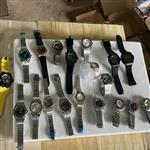 Hải quan ngăn chặn lô hàng đồng hồ “nhái” thương hiệu đắt tiền quá cảnh qua biên giới